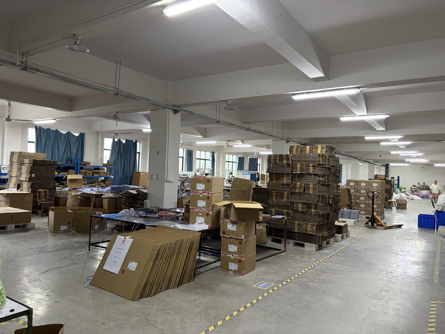 Wide view of the packaging workshop and cartons